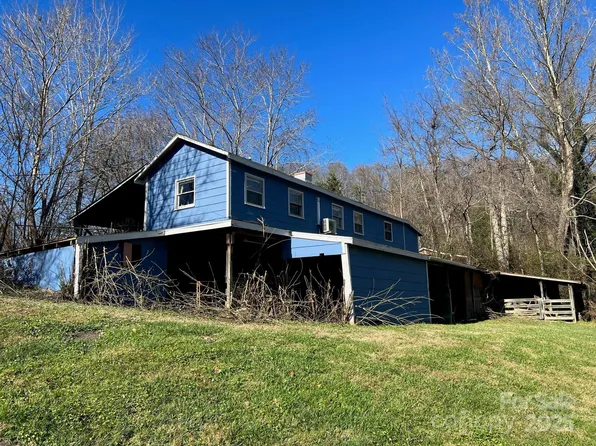 9 Riddle Rd, Swannanoa, NC 28778