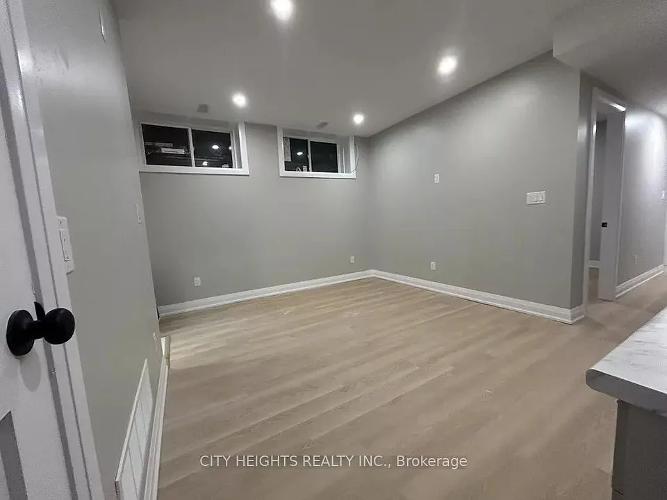 10 Robins Ave #2