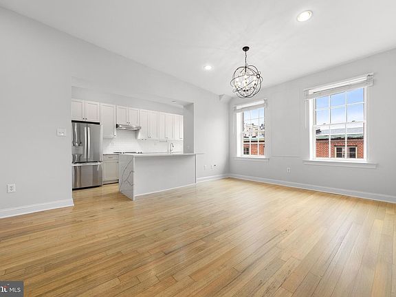 5th image of 6-10 S Strawberry St #13
