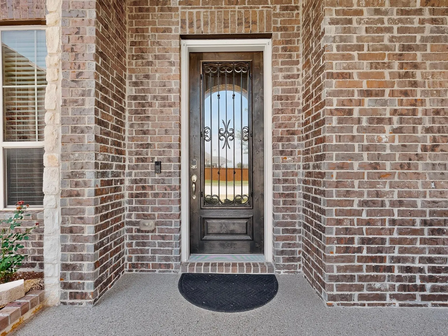 5 bed, 3.0 bath, 3383 sqft, $3,200 — Photo 3