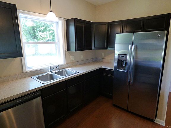 4th image of 928 W Oak St