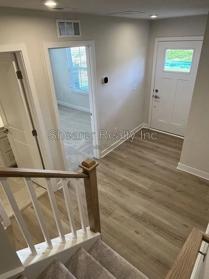 4 bed, 3.5 bath, 1870 sqft, $2,350 — Photo 4