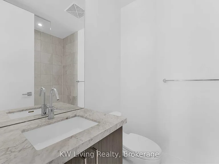 29 Queens Quay E #828 — Photo 20