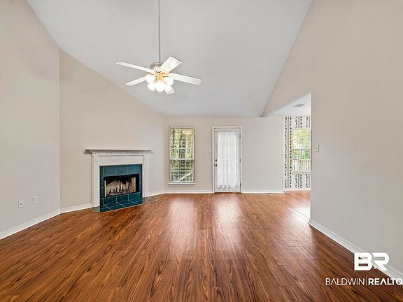 3rd image of 102 Avon Cir E