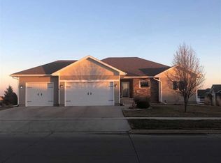 3040 Glen Ellen Rd, Sioux City, IA 51106