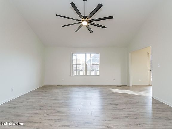 3rd image of 208 Harvest Ln