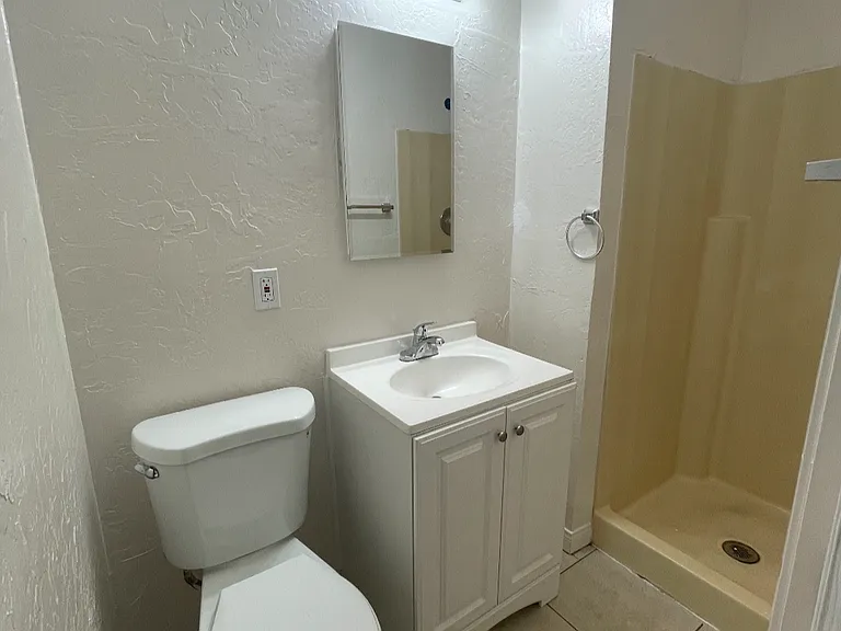 Palin Cir — Photo 10