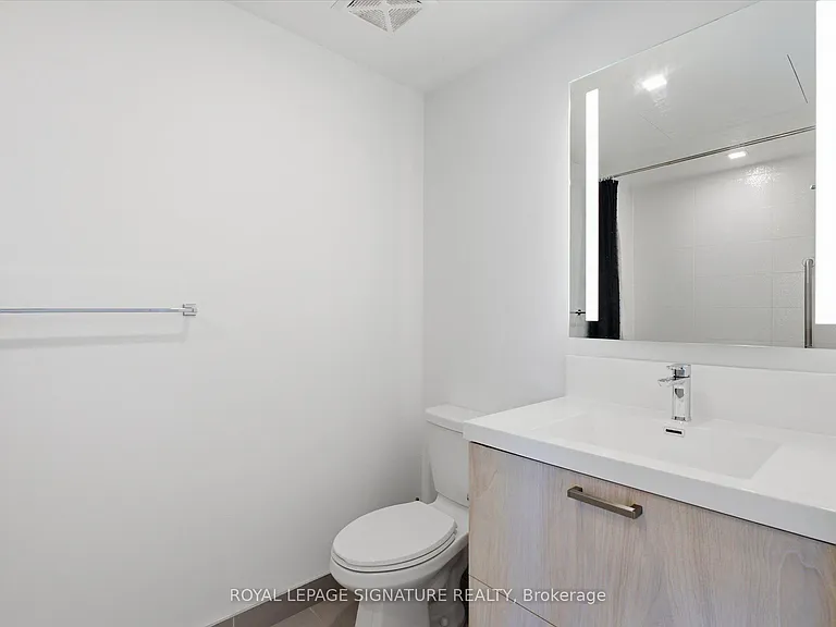 50 McCaul St #917 — Photo 17