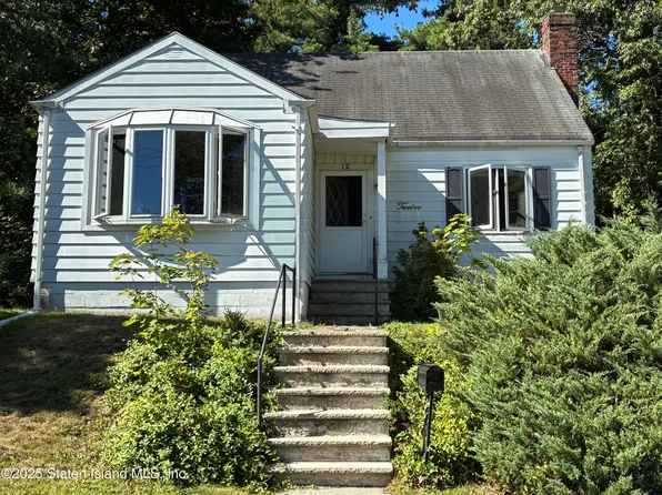 12 Troy St, Staten Island, NY 10308