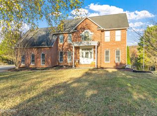 16 Radcliff Ter, Oak Ridge, TN 37830