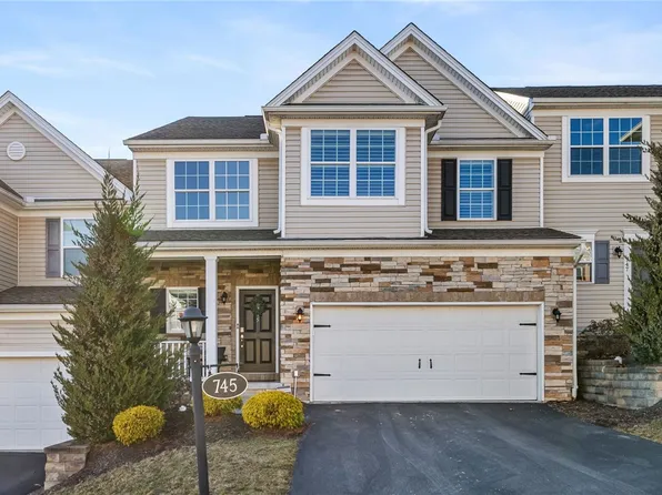 745 Freedom Dr, Carnegie, PA 15106