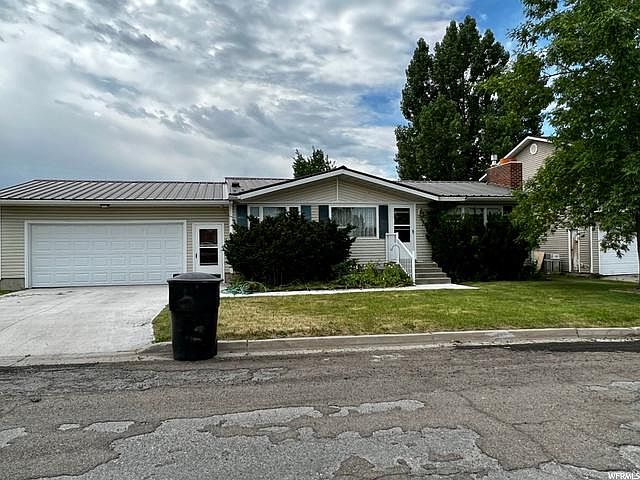 1st image of 475 Crystal Dr