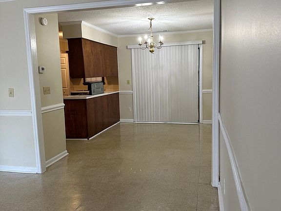 3rd image of 120 Concord Dr APT A