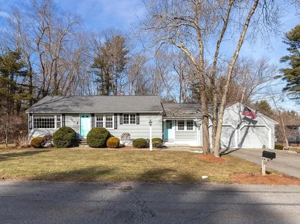 4 Bradford Rd, North Chelmsford, MA 01863