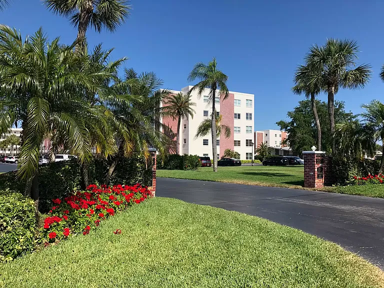 5575 Gulf Blvd #421 — Photo 3