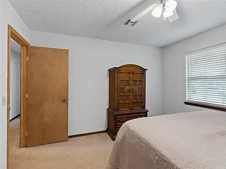 534 W Carson Dr — Photo 17