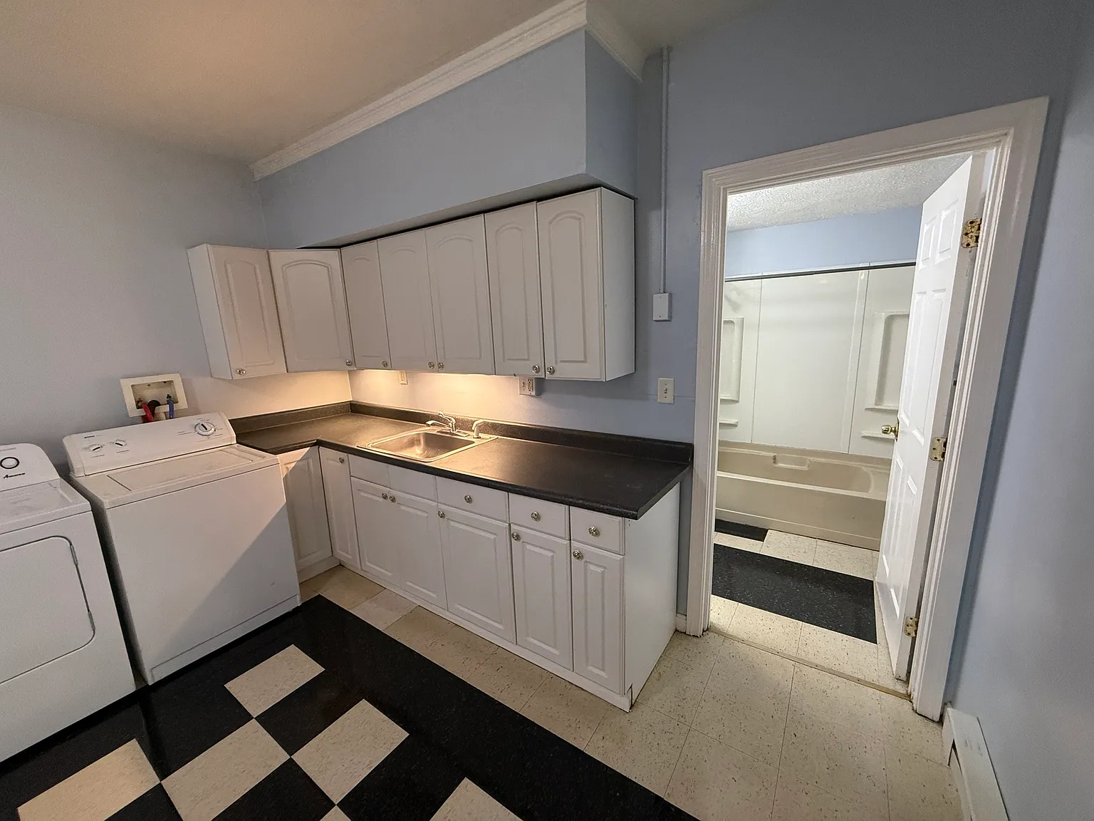 2 bed, 900 sqft, $1,795 — Photo 2
