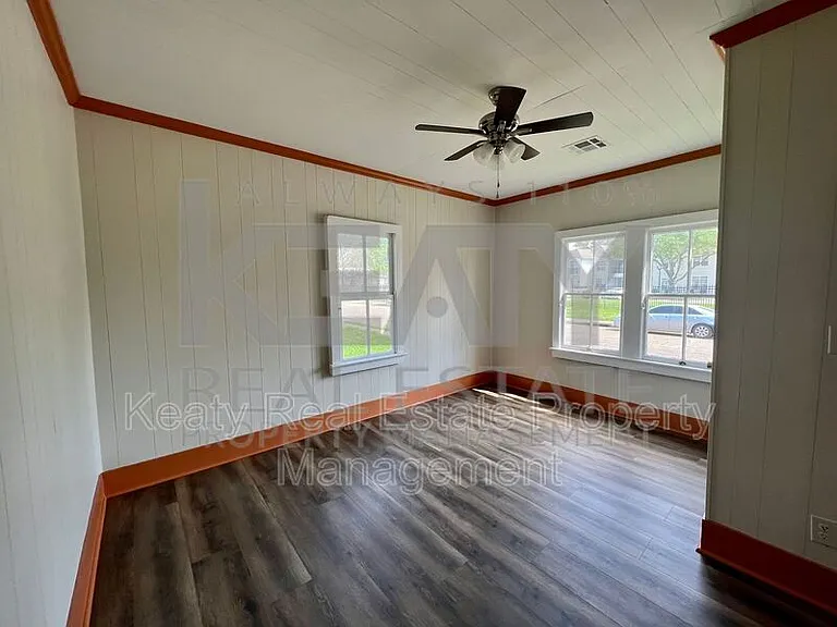 510 Lamar St — Photo 4