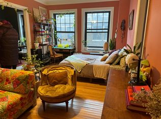 640 W Briar Pl APT 204, Chicago, IL 60657