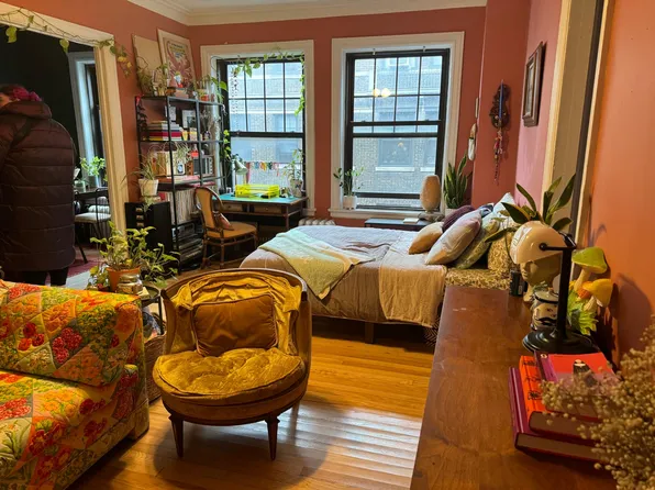 640 W Briar Pl, Chicago, IL