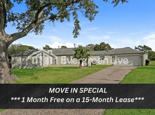 5100 Goose Creek Dr, Baytown, TX 77521