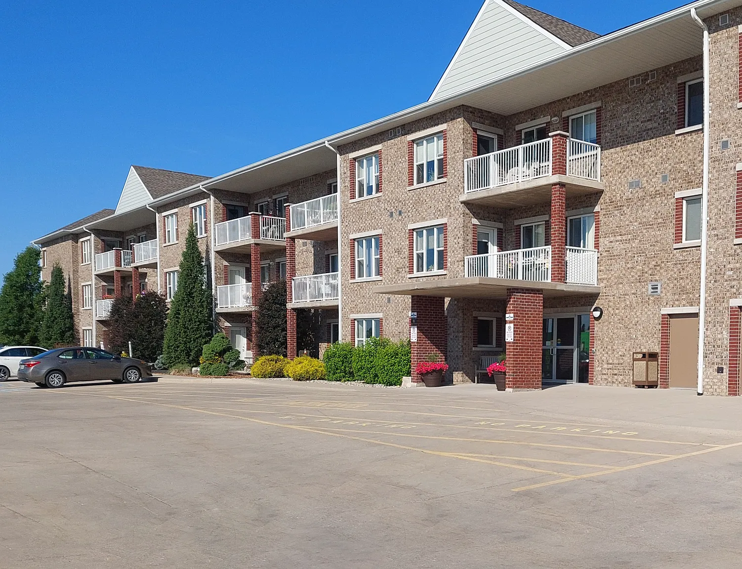 Grandview Apartments - Choose your rent level - Call for Details - All utilities — Photo 1