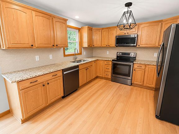 5th image of 866 Greenbush Road