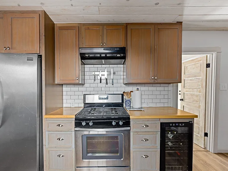 244 Windward Ave — Photo 5