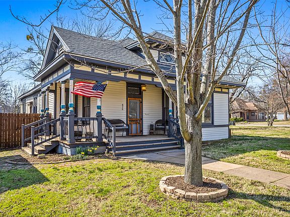 2nd image of 826 W Morton St