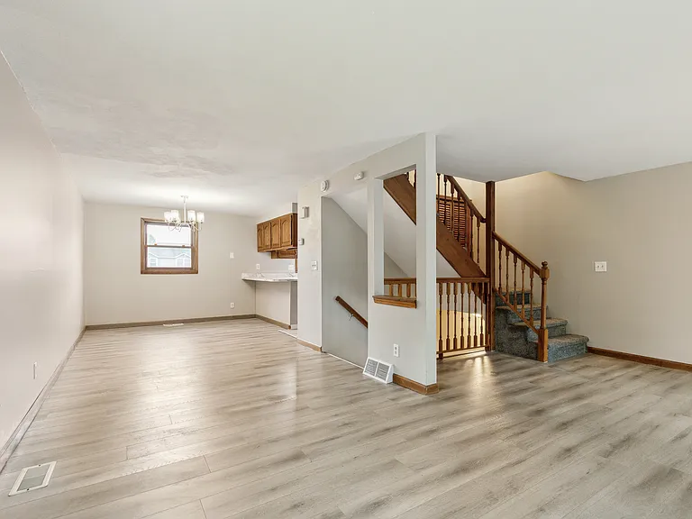 8237 Vicksburg Pl — Photo 10
