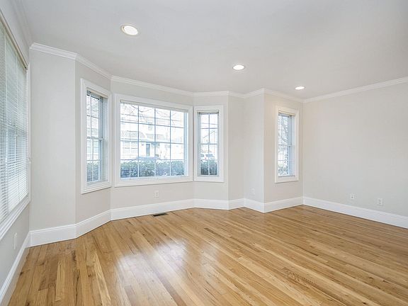 4th image of 24 Pequot Ave #B
