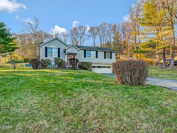 104 Maple Ct, Hawley, PA 18337