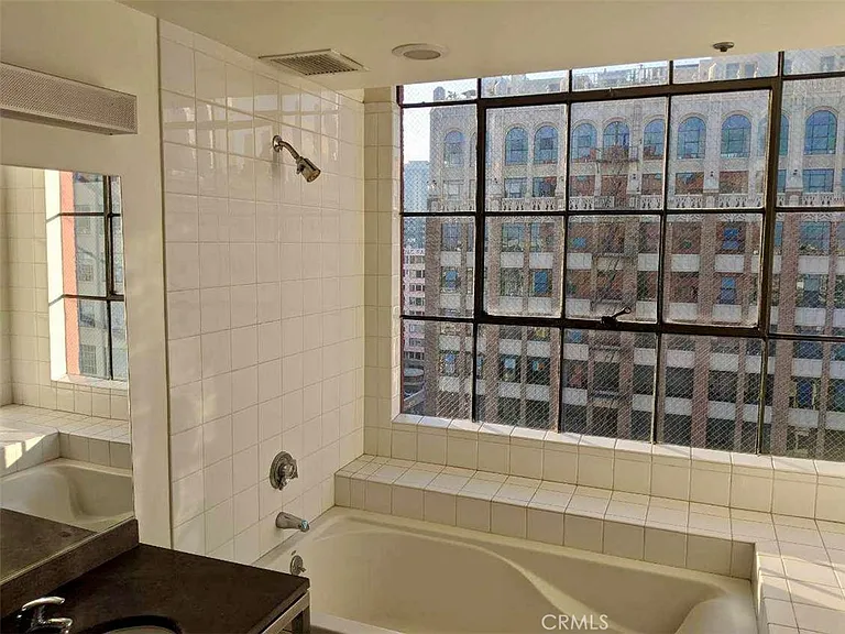 315 E 8th St #1001 — Photo 21
