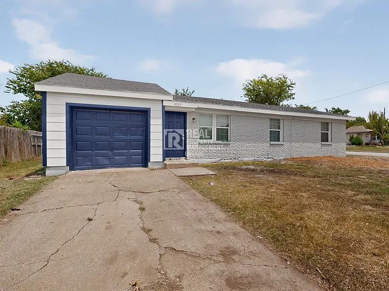 4525 Hunter St — Photo 3