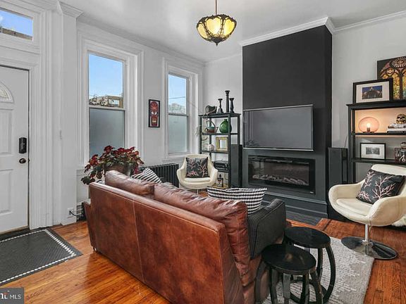 2nd image of 137 Richmond St