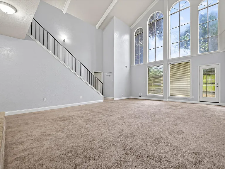8103 Oak Moss Dr — Photo 17