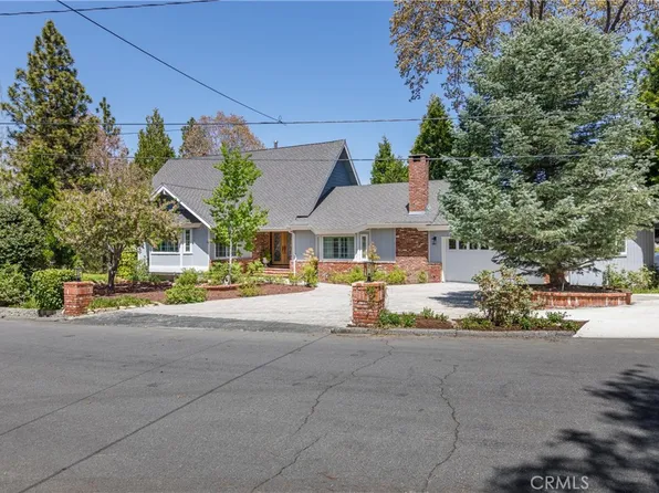 881 Como Ln, Lake Arrowhead, CA 92352
