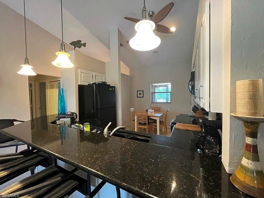 2 bed, 2.0 bath, 1444 sqft, $5,300 — Photo 4