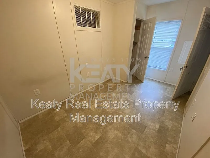 3 bed, 2.0 bath, 1024 sqft, $600 — Photo 4