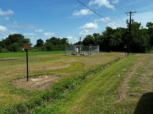 Hunters Ln, Eagle Lake, TX 77434