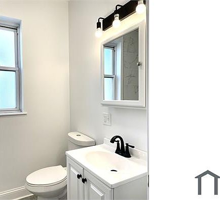 4th image of 9647 S Forest Ave #2R