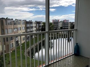 1700 NE 191st St APT 401, Miami, FL 33179