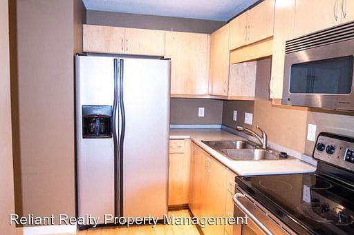 4th image of 502 Main St