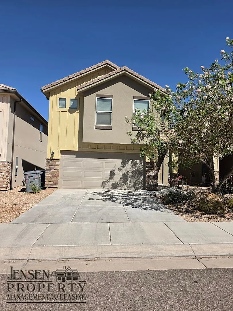 Town Home in Desert Bluffs- Pets Negotiable! — Photo 2