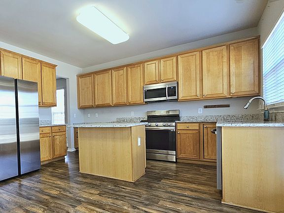 Kitchen - Appliances are now upgraded to stainless steel