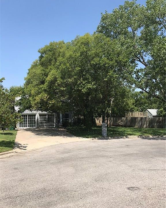1st image of 16420 Parkway Dr