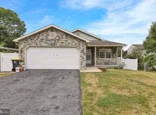 100 N Robeson St, Robesonia, PA 19551