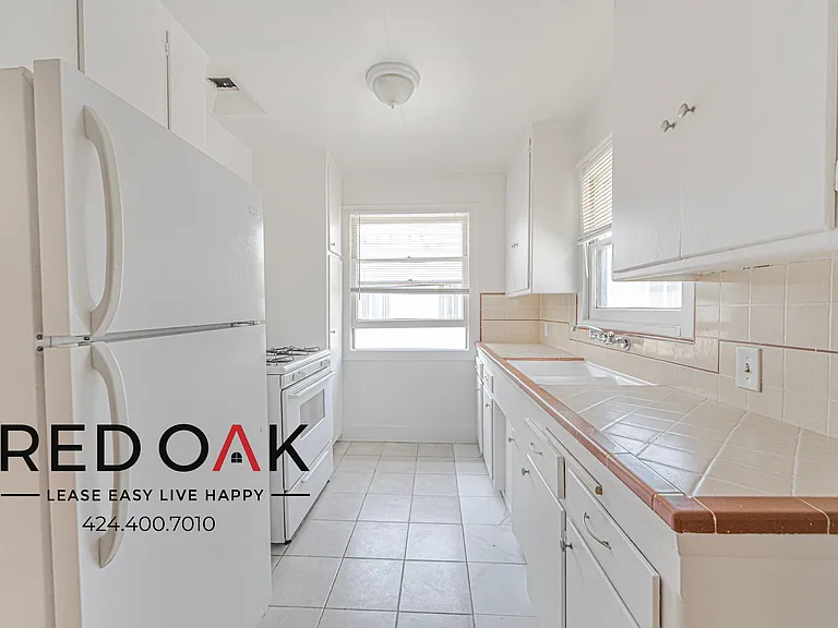 1148 S Sherbourne Dr #4 — Photo 3