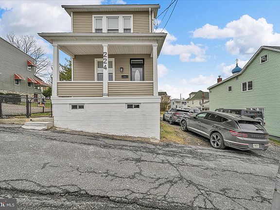 4th image of 224 Fisher Ave