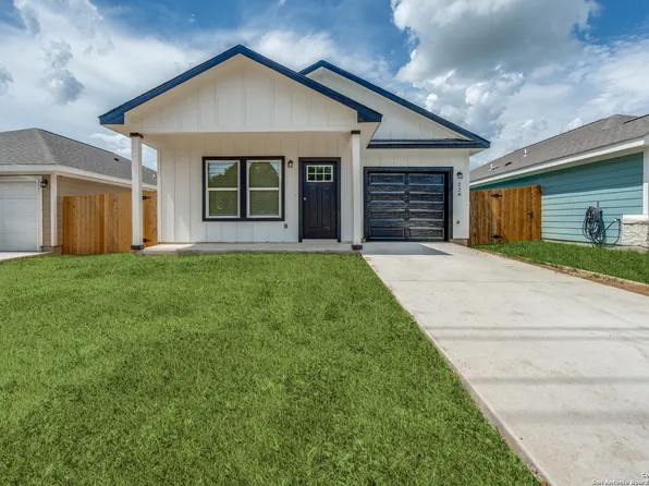 228 W Martindale St, Seguin, TX 78155